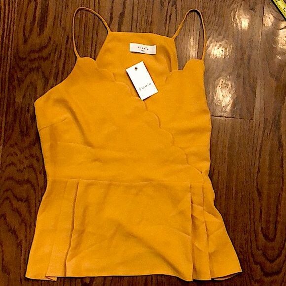 ELODIE Women’s Gold Scalloped Peplum Tank Top Sz Medium NWT - Picture 11 of 12